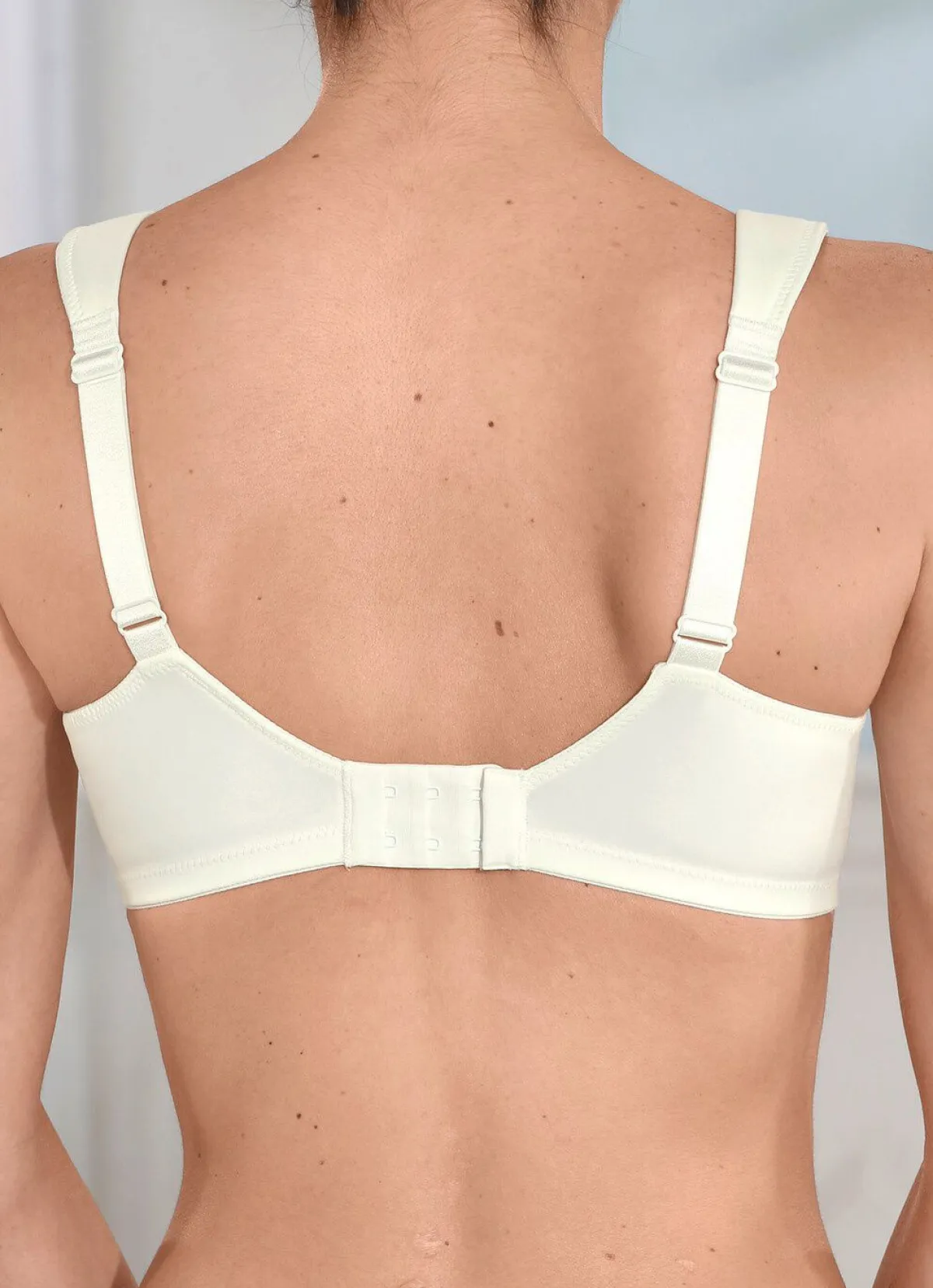 Damen ANITA BH mit elastischer Tüllstickereispitze in den Obercups