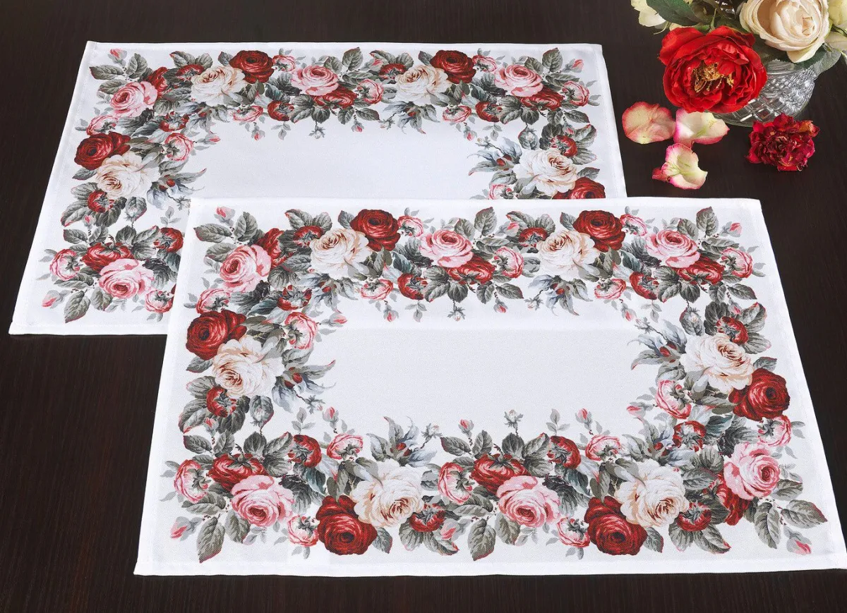 BADER Aussdrucksstarke Tischdecke mit bezauberndem Rosen-Dessin