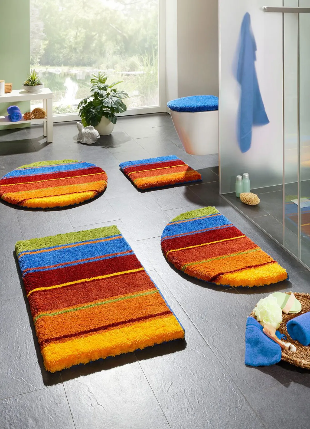 GRUND Bunte Badgarnitur aus dem Hause