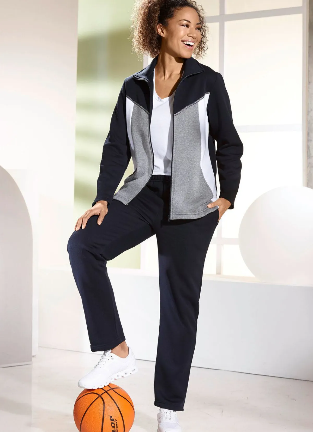 Damen BADER Freizeitanzug mit Metallic-Paspelierung