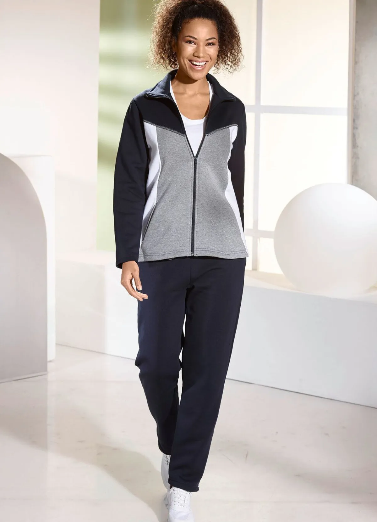 Damen BADER Freizeitanzug mit Metallic-Paspelierung