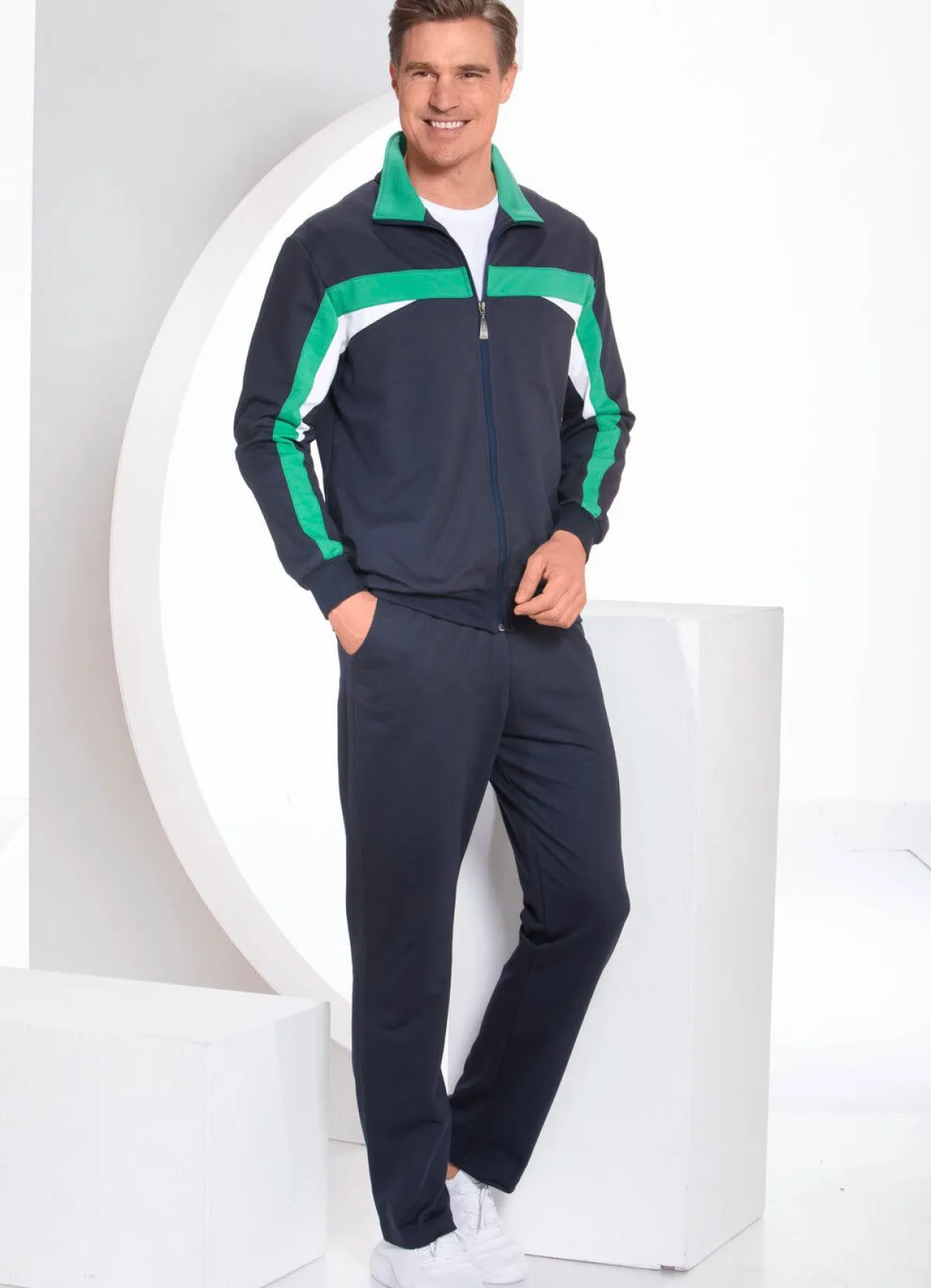 Herren ATHLET SPORT Freizeitanzug von „Athlet“