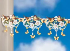 PLAUENER SPITZE Frühlingshafte Stangendekoration aus