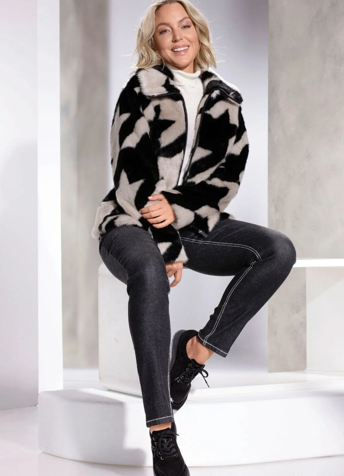 Damen BADER Kurzjacke mit aparter Kragenlösung