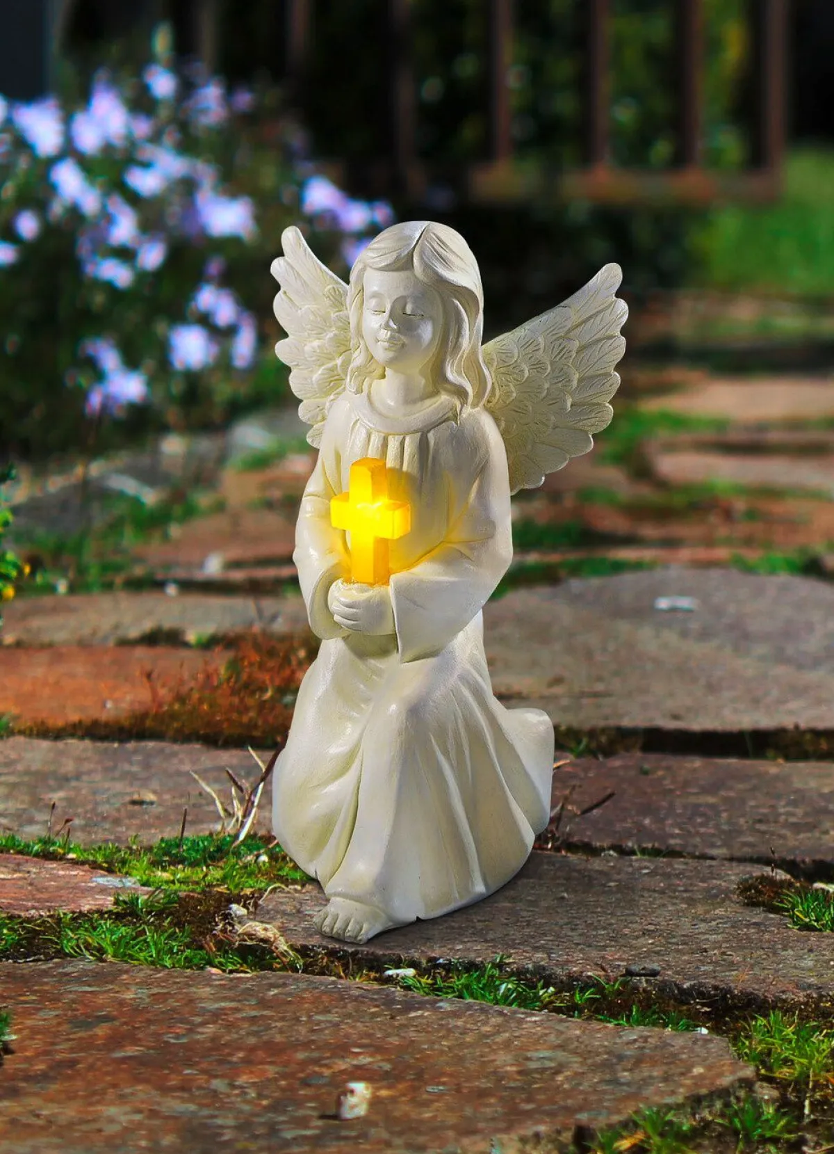 BADER Solarengel mit Kreuz aus Polyresin