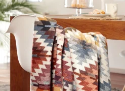 BORBO Wohndecke mit hübschem Häkelsaum