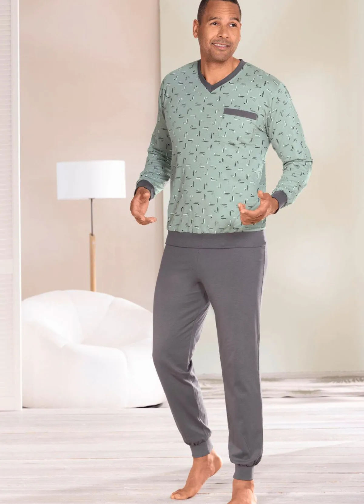 Herren BADER Zweierpack Schlafanzüge mit V-Ausschnitt und Bündchenabschlüssen